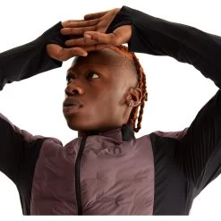 On Running On Climate Herren Jas - Grape & Black 12 On Running On Climate Herren Jas - Grape & Black -ON RUNNING Winkel on climate jacket men grape black 6 1566955