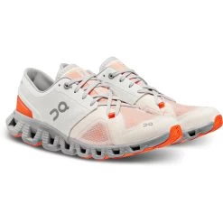 On Running On Cloud X 3 Damen Hardloopschoenen - Ivory & Alloy