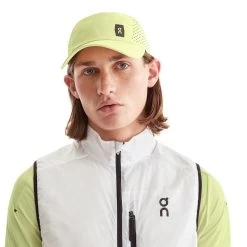 On Running On Lightweight Cap - Hay 8 On Running On Lightweight Cap - Hay -ON RUNNING Winkel on lightweight cap hay 5 1531662