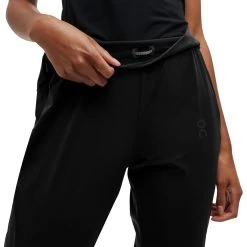 On Running On Lightweight Pants Women - Black 11 On Running On Lightweight Pants Women - Black -ON RUNNING Winkel on lightweight pants women black 6 1151382