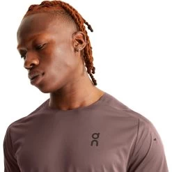 On Running On Performance-T Hardloopshirt - Grape & Zwart 10 On Running On Performance-T Hardloopshirt - Grape & Zwart -ON RUNNING Winkel on performance t running shirt grape black 5 1568896