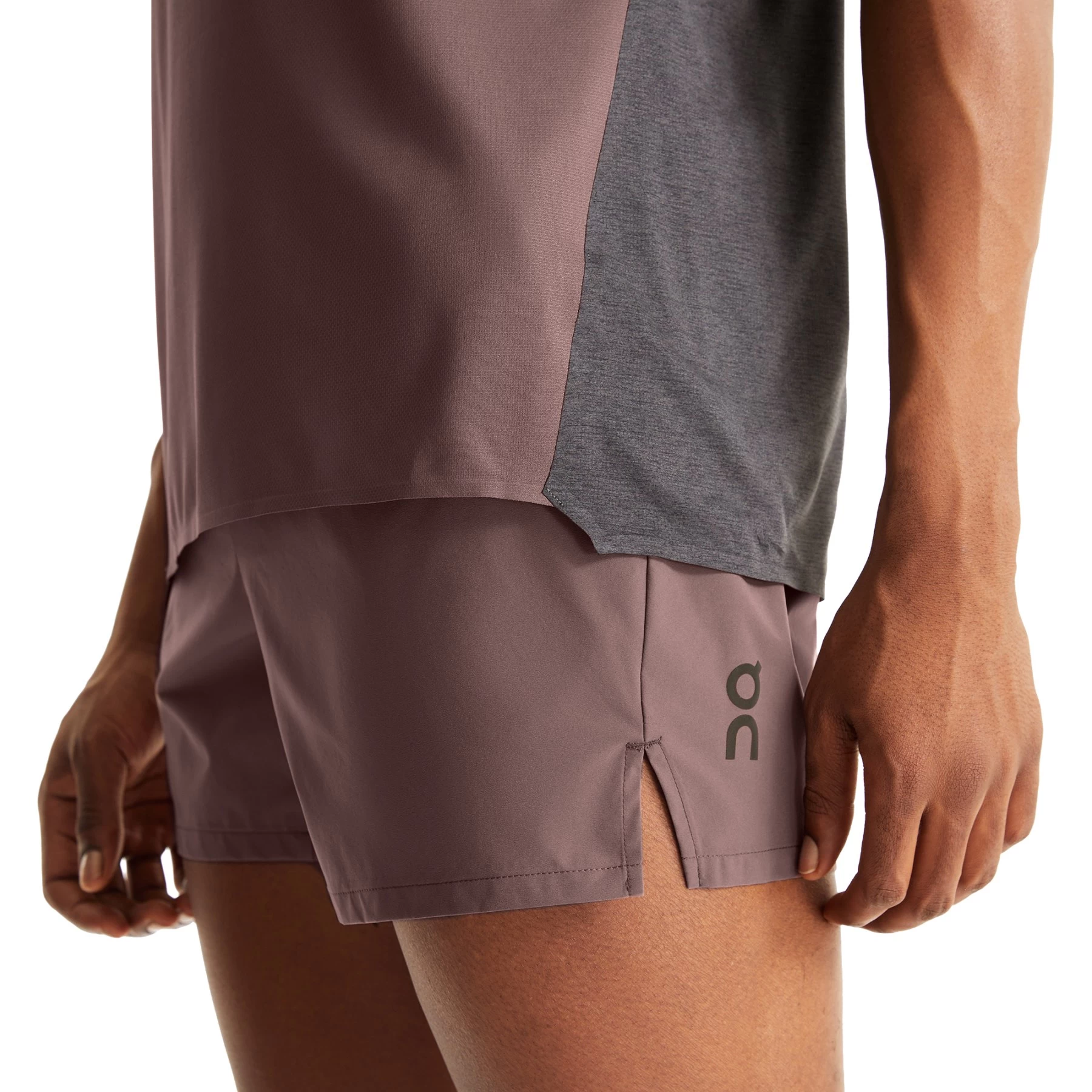 On Running On Performance-T Hardloopshirt - Grape & Zwart 6 On Running On Performance-T Hardloopshirt - Grape & Zwart - Afbeelding 6