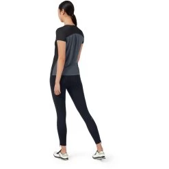 On Running On Performance-T Dames Hardloopshirt - Black & Dark 9 On Running On Performance-T Dames Hardloopshirt - Black & Dark -ON RUNNING Winkel on performance t women running shirt black dark 4 948917