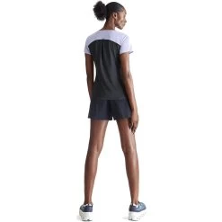 On Running On Performance-T Dames Hardloopshirt - Lavender & Black 9 On Running On Performance-T Dames Hardloopshirt - Lavender & Black -ON RUNNING Winkel on performance t women running shirt lavender black 2 1549891