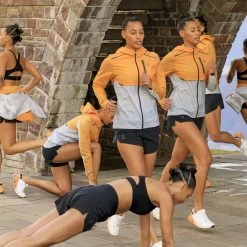 On Running On 5 Inch Running Shorts Women - Black -ON RUNNING Winkel on running 5 inch running shorts women black 3 1279050