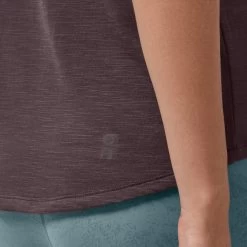 On Running On Active-T Flow Women T-Shirt - Pebble -ON RUNNING Winkel on running active t flow women t shirt pebble 06 858446