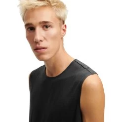 On Running On Training Tank - Black 11 On Running On Training Tank - Black -ON RUNNING Winkel on training tank black 6 1154433