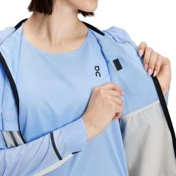 On Running On Weather Dames Hardloopjack - Stratosphere & Pearl -ON RUNNING Winkel on weather jacket women stratosphere pearl 8 1428177