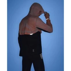 On Running On Weather Jacket Lumos Hardloopjack - Woodrose & Black -ON RUNNING Winkel on weather lumos laufjacke woodrose 3 1558292